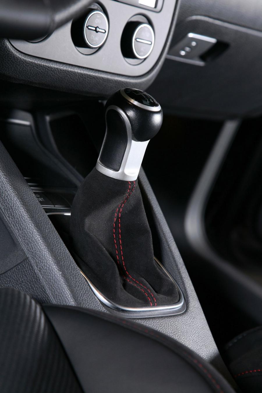  Volkswagen Golf GTi by SKN 2012 года  (фото 5 из 25)